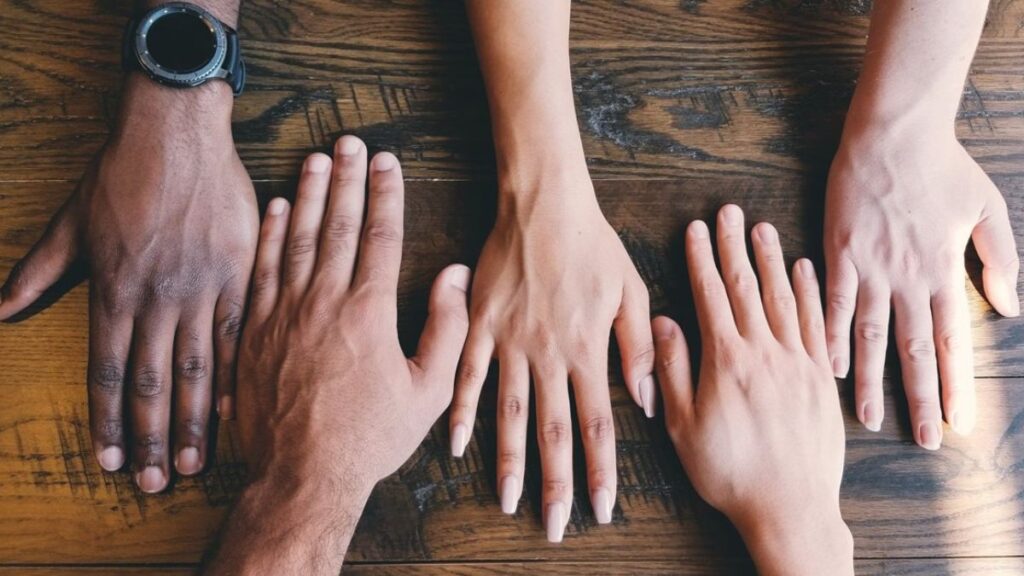 The Best of Both Worlds: How DigitalConnectMag.com Merges News and Community